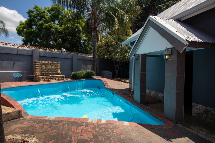 To Let 3 Bedroom Property for Rent in Geelhoutpark North West